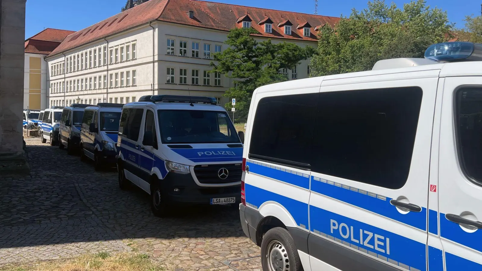 Im Landtag wurden Geschäfts- und Fraktionsräume durchsucht. (Foto: Christopher Kissmann/dpa)