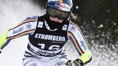 Emma Aicher hielt den Kampf um den Gesamtweltcup bis zum Schluss spannend. (Foto: Gabriele Facciotti/AP/dpa)