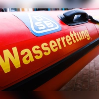 Kräfte der Wasserrettung brachten die leblose Frau ans Ufer. (Symbolbild) (Foto: Frank Molter/dpa)