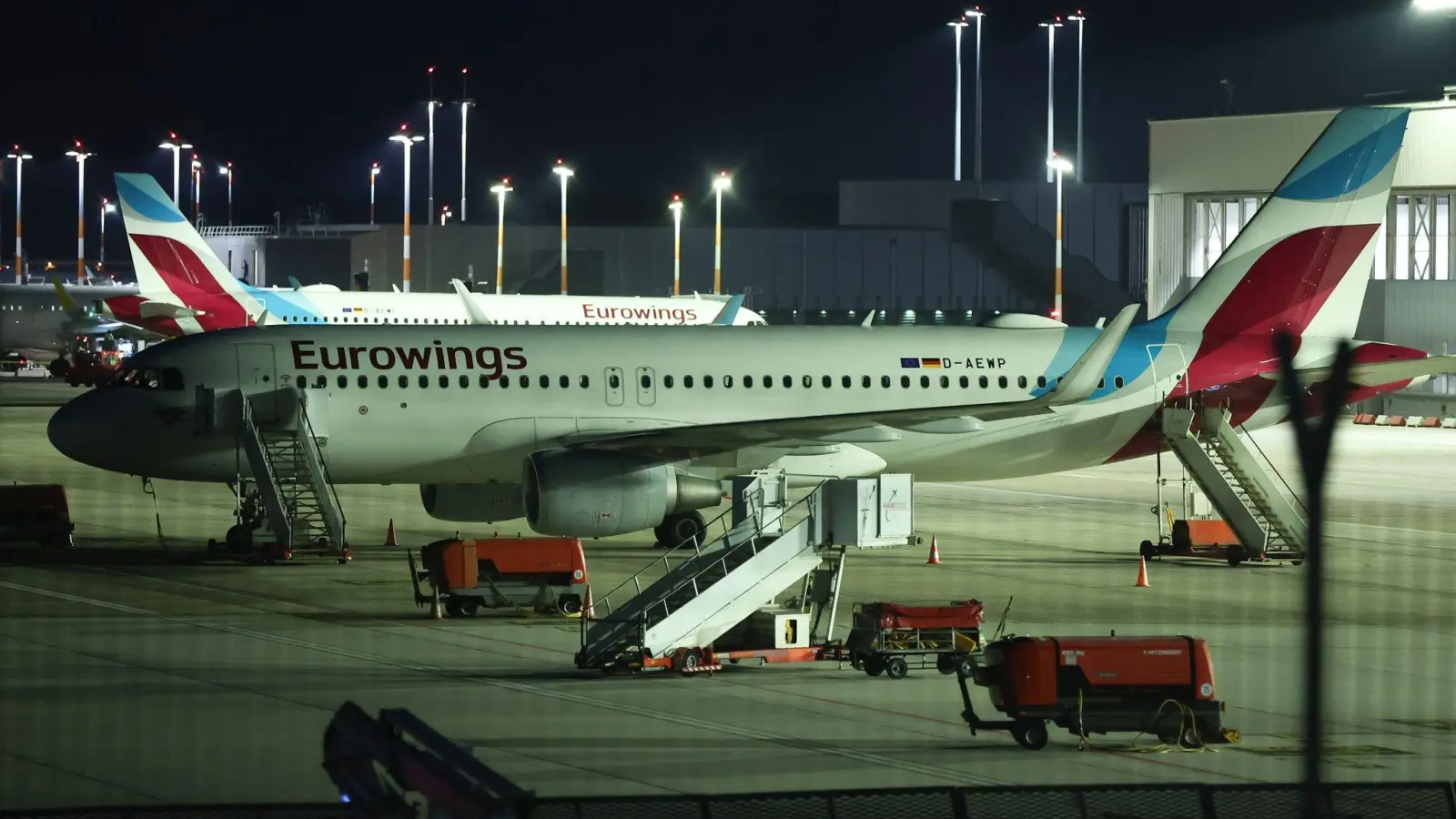 Eurowings-Maschinen auf dem Flughafen Hamburg. (Foto: Bodo Marks/Bodo Marks/dpa)