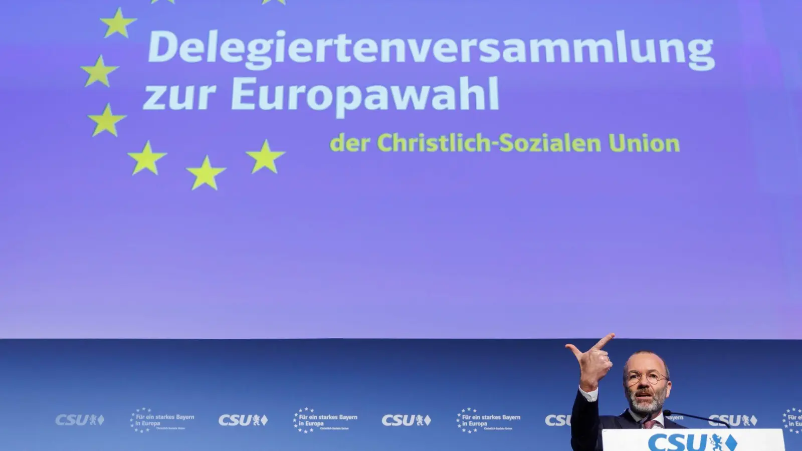 Manfred Weber spricht während der CSU-Delegiertenversammlung zur Europawahl. (Foto: Daniel Karmann/dpa)