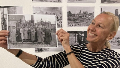 Vielleicht kennt jemand die Frauen auf diesem Foto? Sie könnten Trümmerfrauen sein, sagt Jutta Striffler vom Freundeskreis des RothenburgMuseums. (Foto: Clarissa Kleinschrot)