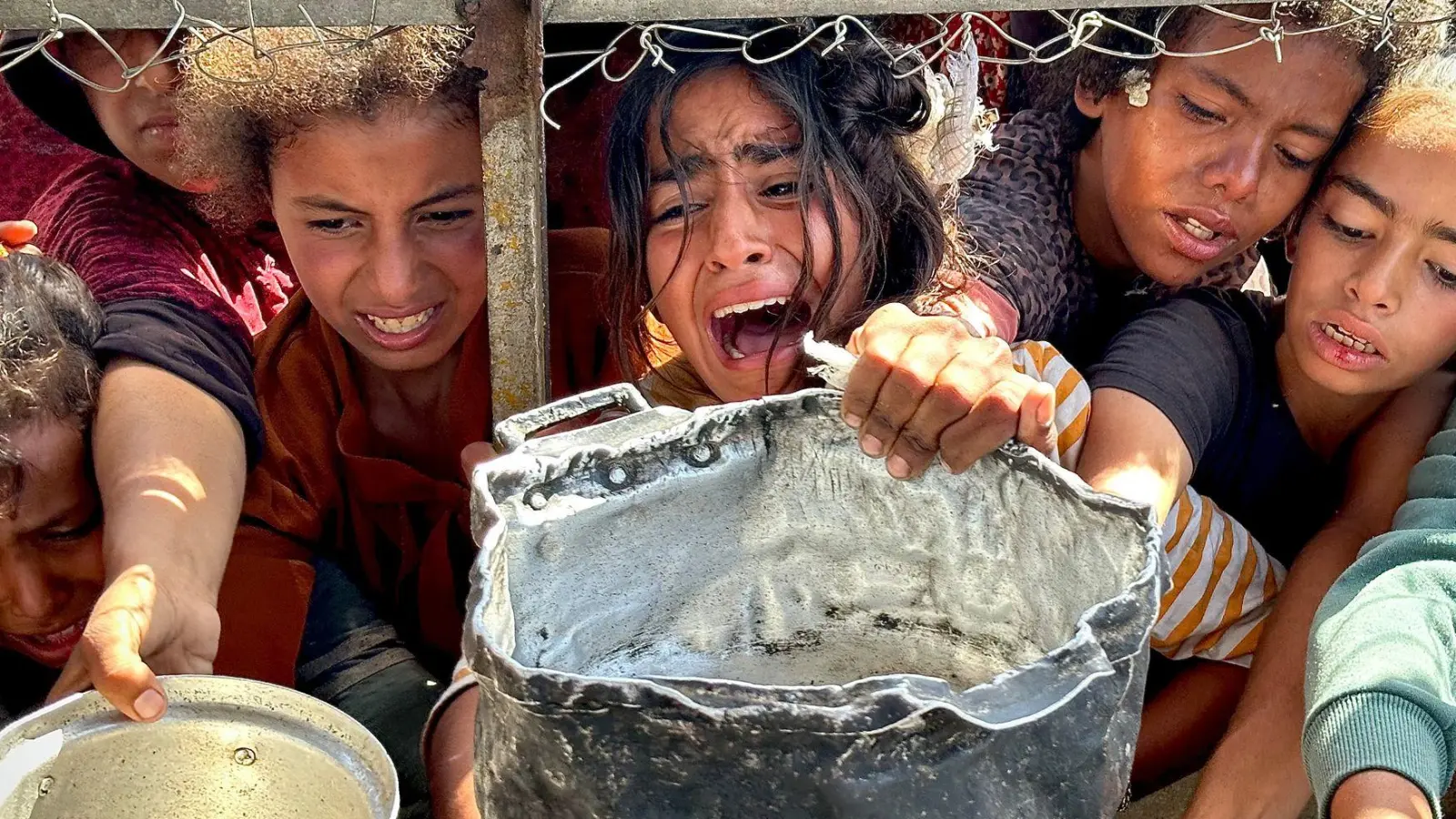 Unicef warnt vor den fatalen Folgen der zunehmenden Mangelernährung von Kindern im Gazastreifen. Die Jüngsten gerieten durch Hunger und Krankheiten in einen Teufelskreis. (Foto: Moaz Abu Taha/APA Images via ZUMA Press Wire/dpa)