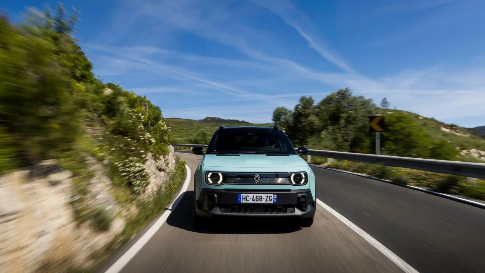 Augen auf! Rundscheinwerfer trug schon der klassische R4, den der neue elektrische Nachfolger auch an anderen Stellen zitiert.  (Foto: Clément Choulot/Renault/dpa-tmn)