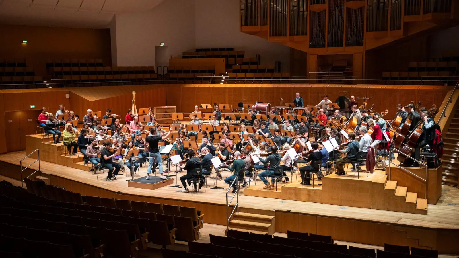 Die Proben für die Jubiläumsgala laufen. (Foto: Daniel Vogl/dpa)
