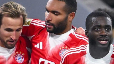 Über ihre Zukunft wird in München viel gesprochen: Dayot Upamecano (r) und Harry Kane (2.v.l.). (Archivbild) (Foto: Sven Hoppe/dpa)