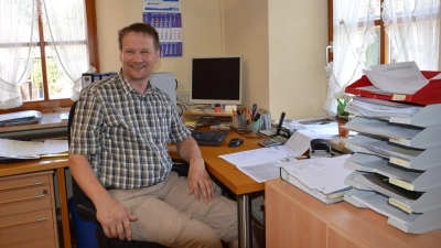 Der ehrenamtliche Rathauschef Christoph Schmidt leitete zehn Jahre lang die Geschicke der Gemeinde Weiltingen.  (Foto: Peter Tippl)