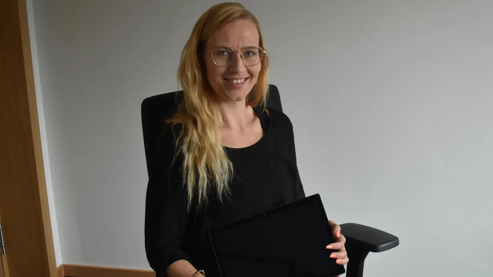 Katja Utzmann vom Sachgebiet Kommunalwesen und besondere soziale Angelegenheiten begleitet mit einer Kollegin das Projekt Startchance kita.digital. (Foto: Ute Niephaus )