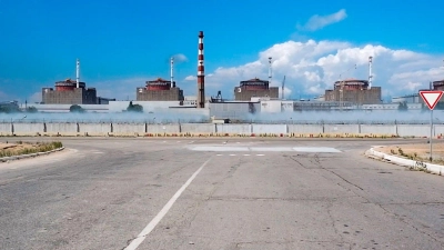 Das von russischen Truppen besetzte ukrainische Atomkraftwerk Saporischschja ist trotz des Beschusses weiter in Betrieb. (Foto: Uncredited/Russian Defense Ministry Press Service/AP/dpa)