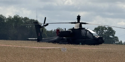 Dieser Hubschrauber der US-Armee landete ungeplant bei Großlellenfeld im südlichen Landkreis Ansbach. Die Crew blieb unverletzt.  (Foto: Andreas Holzschuh)
