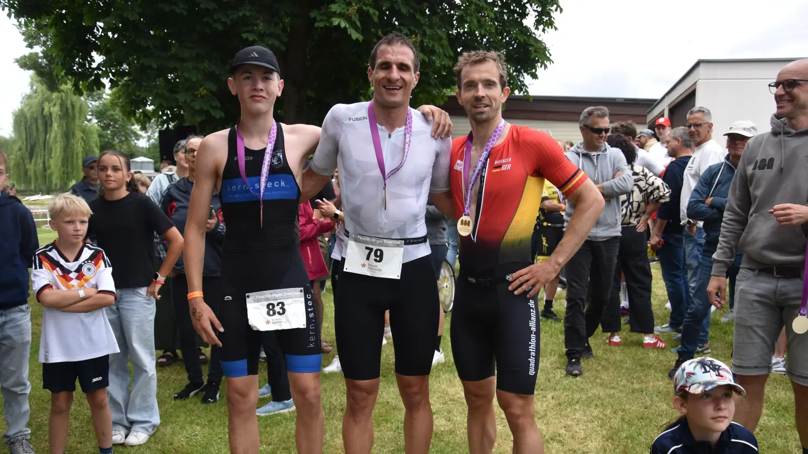 Das Siegertrio, von links: Lasse Wenzel (3.), Johannes Egelseer (1.) und Christian Dürr (2.). (Foto: Jörg Behrendt)