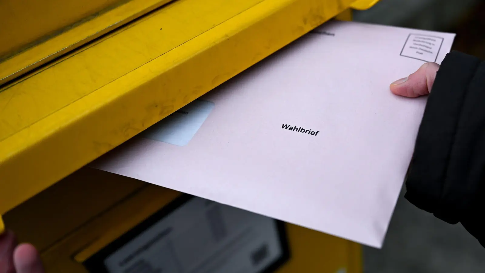 Im schwäbischen Friedberg ist es beim Versand der Briefwahlunterlagen zu einer Panne gekommen. (Symbolbild) (Foto: Sven Hoppe/dpa)