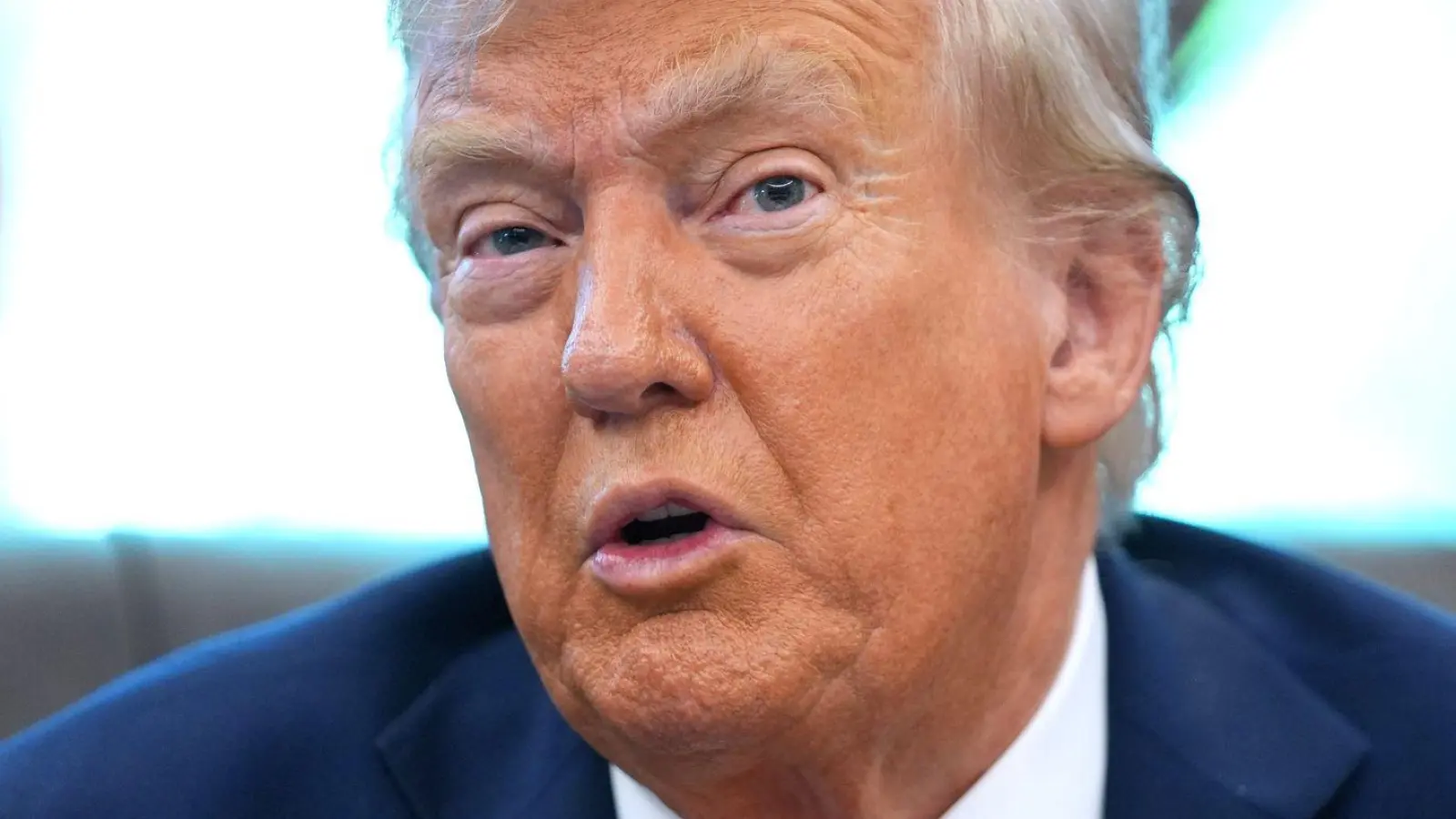 Unternehmen, die etwas von der US-Regierung wollen, sollen nach Meinung von Donald Trump Gegenleistungen anbieten.  (Foto: Evan Vucci/AP/dpa)