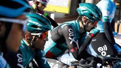 Für Emanuel Buchmann aus Deutschland vom Bora-Hansgrohe Team verlaufen die ersten Etappen des Giro nicht wie gewünscht. (Foto: Clara Margais/dpa/Archivbild)