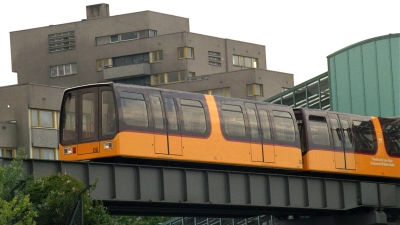 Die Berliner Magnetbahn im Jahr 1991. Berlin will den Einsatz einer Magnetschwebebahn in der Hauptstadt auf einer Pilotstrecke testen. (Foto: Bernd Settnik/dpa-Zentralbild/dpa)