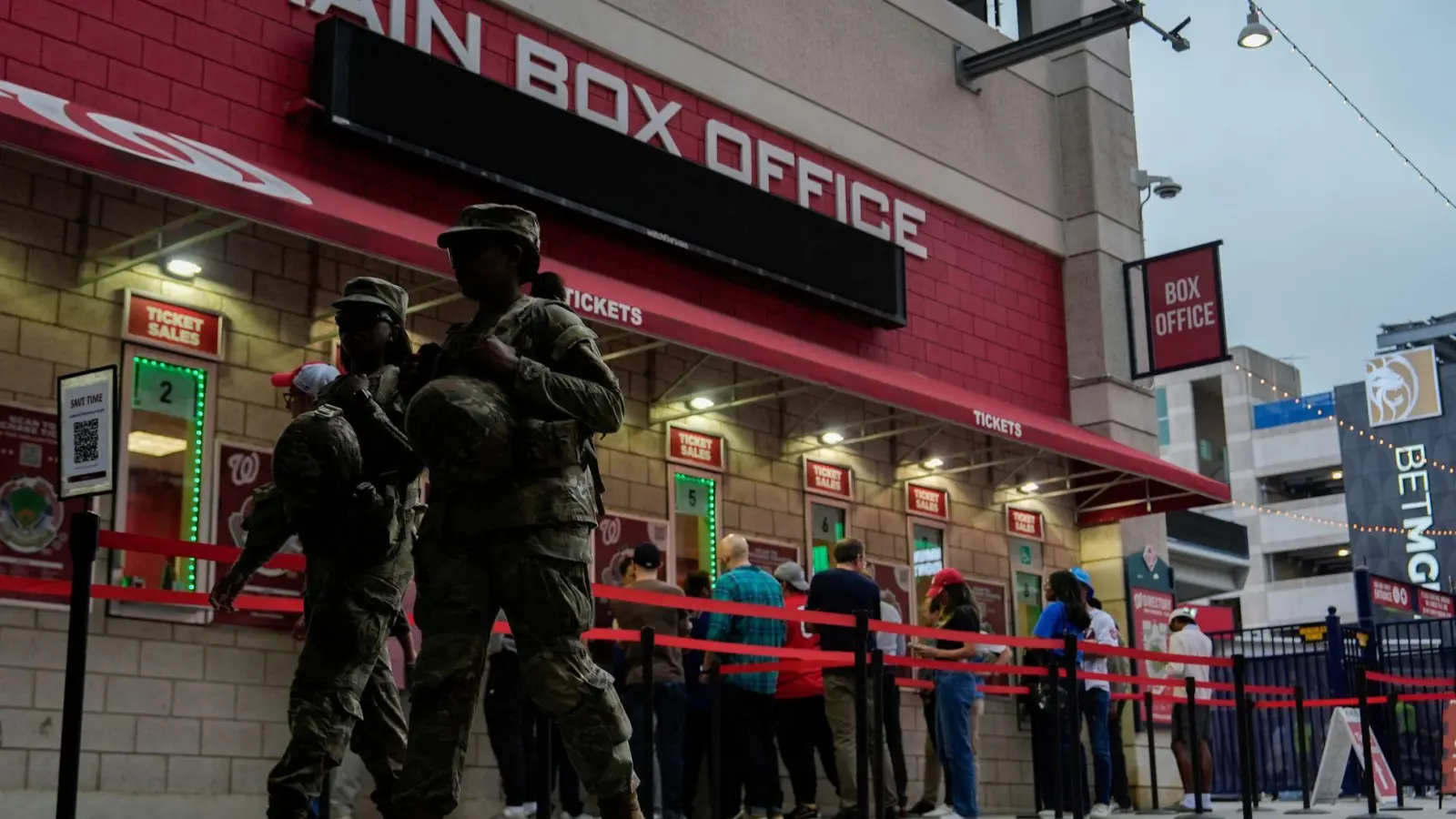 In den vergangenen Tagen patrouillierte die Nationalgarde vor allem in Ausgehvierteln und touristischen Gegenden. (Archivbild) (Foto: Julia Demaree Nikhinson/AP/dpa)