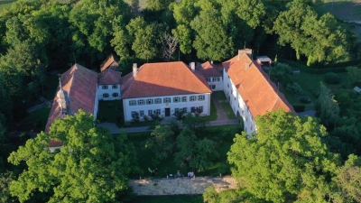 Das dreiflügelige Schloss Seehaus mit seinem Garten verspricht wieder eine niveauvolle Saison im traumhaft schönen Ambiente. Das Eröffnungskonzert findet am 18. Mai statt. (Foto: Frank Boxter)