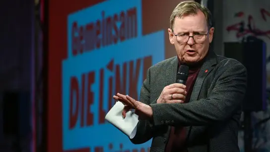 Thüringens Ministerpräsident Bodo Ramelow spricht zu den Genossen seiner Partei Die Linke. (Foto: Heiko Rebsch/dpa)