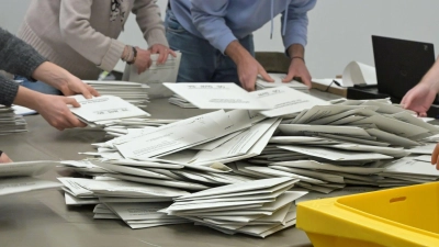 Ein Kopf-an-Kopf-Rennen gibt es zwischen Schwarz und Grün im Landkreis Landsberg am Lech. (Symboldbild)  (Foto: Malin Wunderlich/dpa)