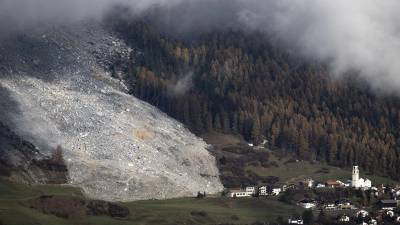 Gefahr gebannt: die Einwohner von Brienz dürfen zurück. (Archivbild) (Foto: Gian Ehrenzeller/KEYSTONE/dpa)