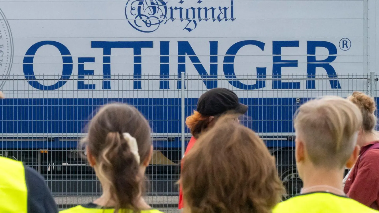 Die Beschäftigten fordern einen „fairen Tarifabschluss“.  (Foto: Peter Kneffel/dpa)