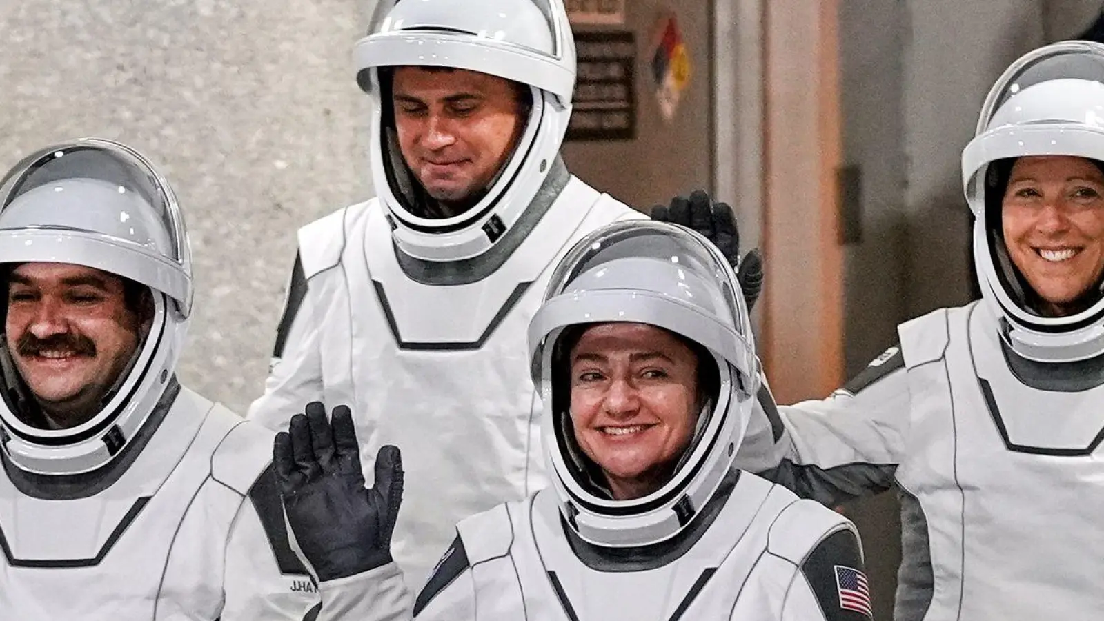 Die Crew 12 ist an der ISS angekommen. (Archivbild) (Foto: John Raoux/AP/dpa)