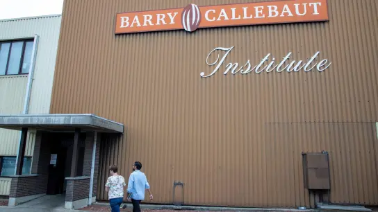 Außenaufnahme des Werks von Barry Callebaut in Wieze. Der Schokoladenhersteller Barry Callebaut hat die Produktion in der Fabrik in Wieze nach der Entdeckung von Salmonellen eingestellt. (Foto: Nicolas Maeterlinck/BELGA/dpa)