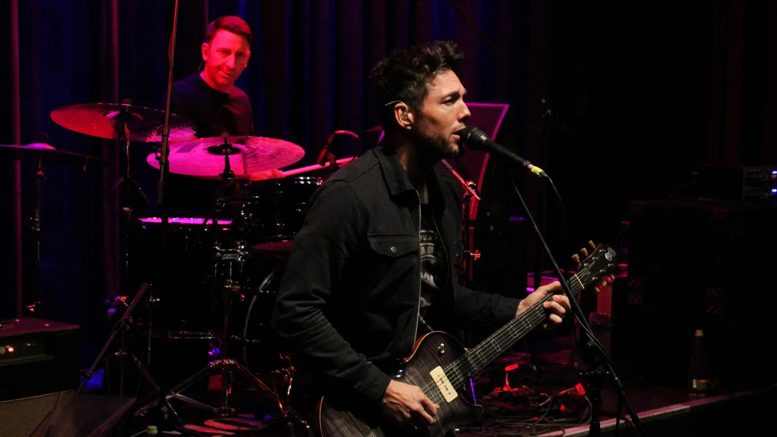 Kraftvoll und subtil: der Blues-Rock-Gitarrist Aynsley Lister. (Foto: Jens Plackner)