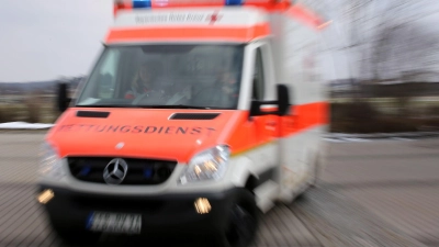 Der Mann wurde ins Krankenhaus gebracht, dort starb er. (Symbolbild) (Foto: Stephan Jansen/dpa)