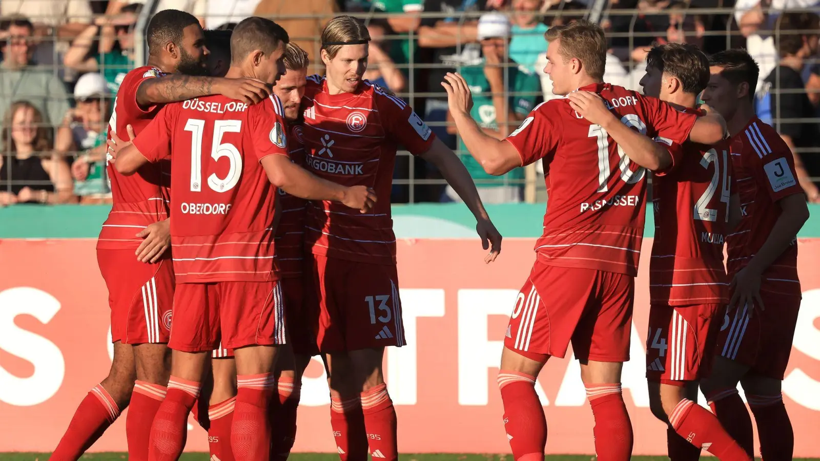Dank einer guten zweiten Hälfte gegen den 1. FC Schweinfurt steht Fortuna Düsseldorf im DFB-Pokal in der zweiten Runde. (Foto: Karl-Josef Hildenbrand/dpa)