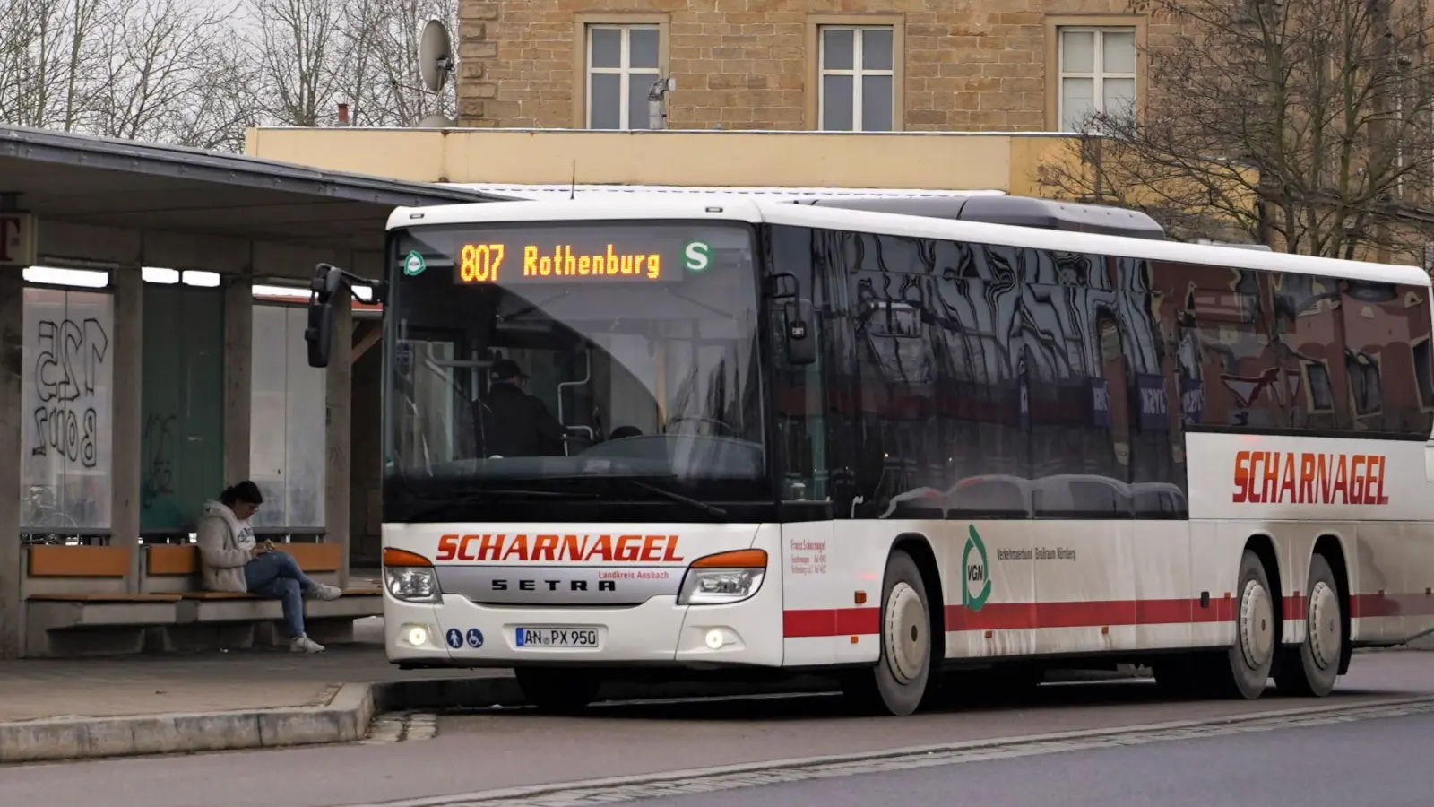 Ein Teenager schmiss einen City-Roller vor einen fahrenden Bus in Rothenburg. (Symbolbild: Simone Hedler)