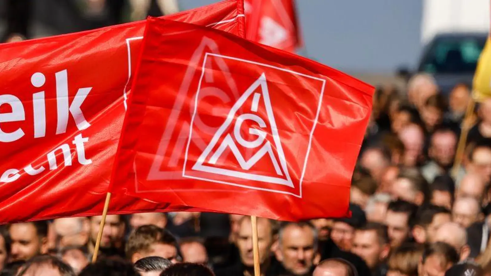 Protest gegen den Sparkurs bei Mercedes-Benz. (Archivbild) (Foto: Focke Strangmann/dpa)