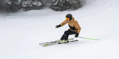 Skifahren geht nur in den Bergen? Von wegen: Für kurze Zeit kommen Wintersportfans auch in Westmittelfranken auf ihre Kosten. (Symbolbild: Benjamin Nolte/dpa-tmn)