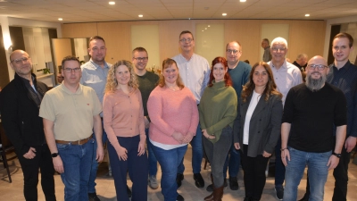 Die Kandidatinnen und Kandidaten der Freien Wählergruppe Mönchsroth (von links): Martin Zinnecker, Heiko Wetsch, Peter Bundschuh, Manuela Bergdolt, Christian Heuchel, Alexandra Tisch, Jochen Rothammel, Senta Büttner, Jürgen Ziegelmeier, Florentina Müller, Norbert Rothammel, Thomas Günzel und Christian Klein. (Foto: Peter Tippl)