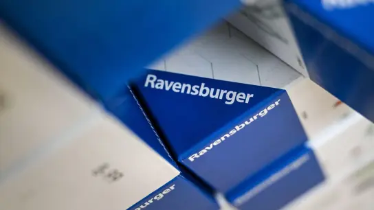 Das Logo der Firma Ravensburger. (Archivbild) (Foto: Felix Kästle/dpa)