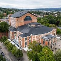 Das Festspielhaus war vor 150 Jahren Schauplatz der ersten Richard-Wagner-Festspiele. (Archivbild) (Foto: Daniel Karmann/dpa)