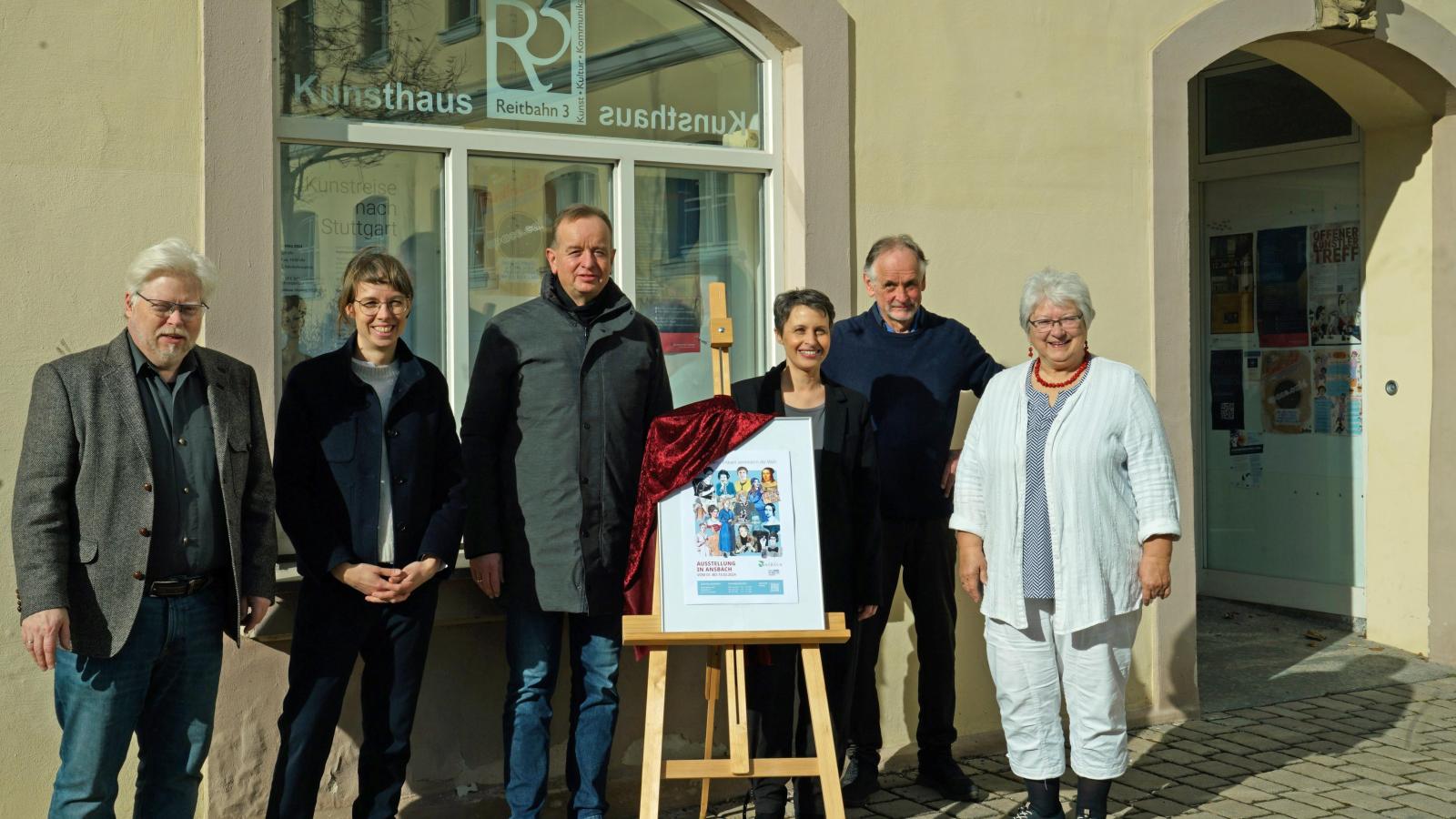 ausstellung-im-kunsthaus-ansbach-panorama-mit-rebellinnen-flz-de