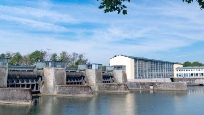 Das Wasserkraftwerk Altheim an der Isar nahe Landshut. (Foto: Armin Weigel/Deutsche Presse-Agentur GmbH/dpa)