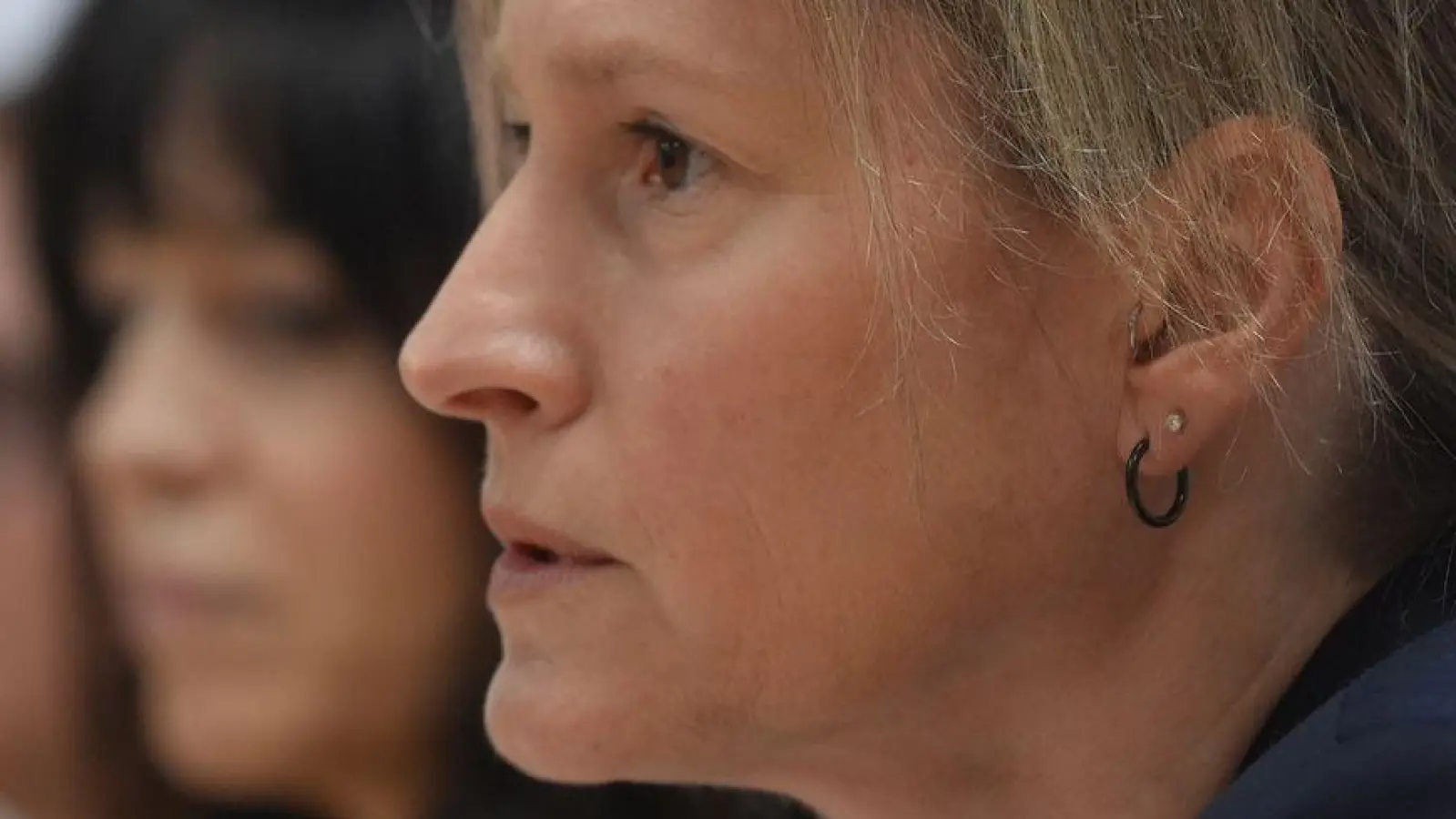 Simone Roeder von der Kripo Koblenz spricht bei der Pressekonferenz über die Ermittlungen. (Foto: Thomas Frey/dpa)