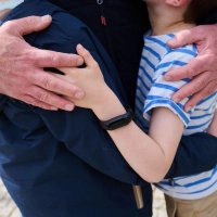 Erfüllt die Mutter ihren Unterhaltsbeitrag durch die Betreuung und Versorgung der überwiegend bei ihr lebenden Kinder, muss der Vater seinen Anteil in Form von Barunterhalt leisten. (Foto: Annette Riedl/dpa/dpa-tmn)