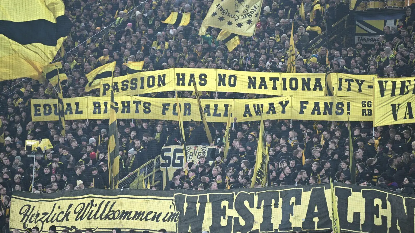 Die Ultra-Fans von Borussia Dortmund fehlen beim Champions-League-Spiel in Bergamo. (Archivbild) (Foto: Bernd Thissen/dpa)