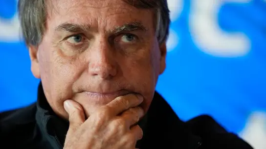 Brasiliens Staatsoberhaupt Bolsonaro sorgte in den USA für Aufsehen mit einer besonderen Rundfahrt. (Foto: Andre Penner/AP/dpa)
