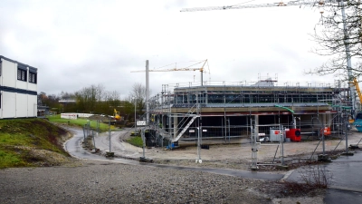 Die Sanierung der Valentin-Ickelsamer-Mittelschule wird im Punkt Gebäudeautomation deutlich mehr kosten als bisher erwartet. Dazu wurde eine Sondersitzung des Schulverbandes einberufen, um zu klären, woher die Mehrkosten stammen. (Foto: Irmeli Pohl)