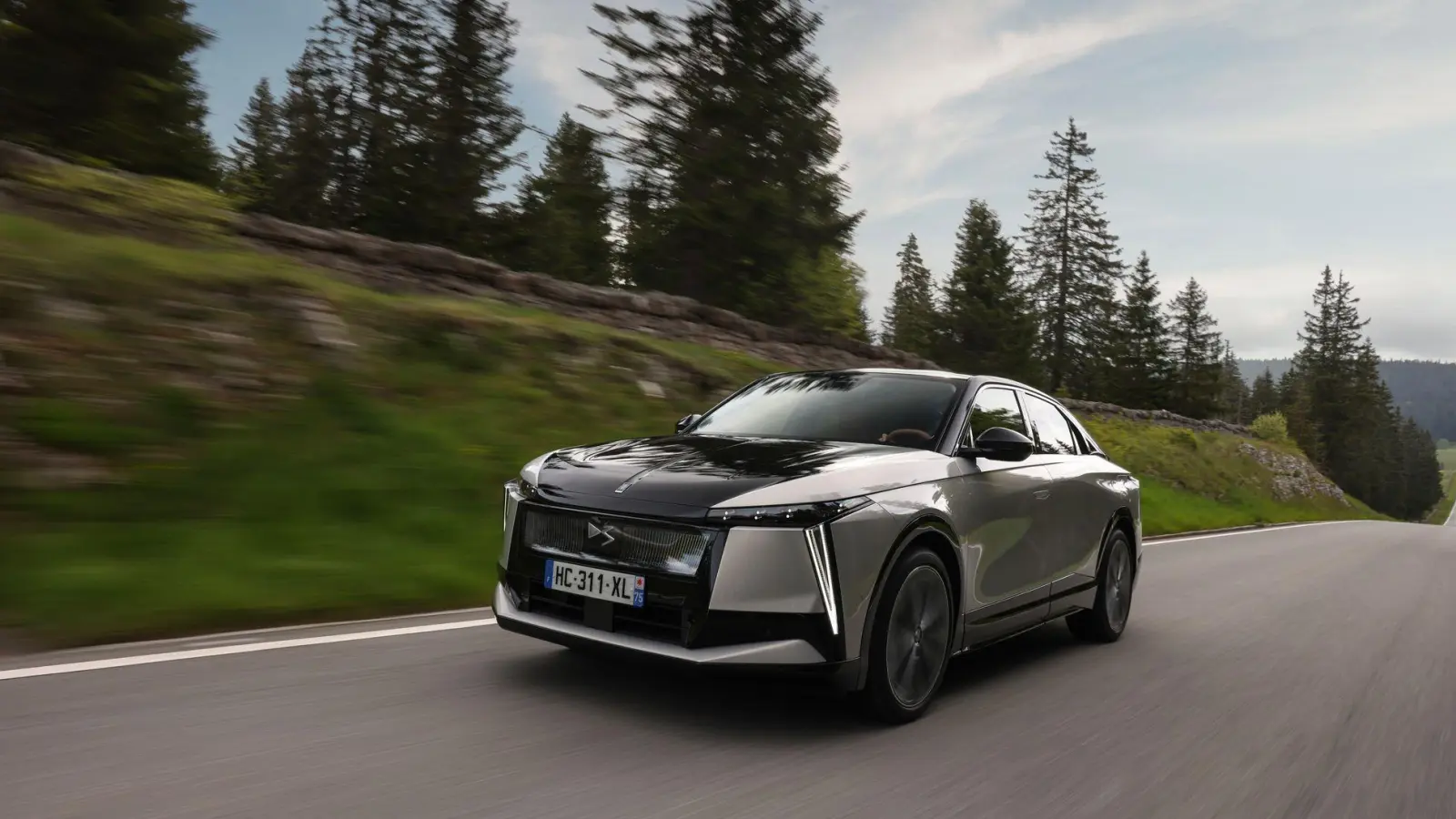 DS N°8 startet durch: Das neue Flaggschiff zielt auf die gehobene Mittelklasse und konkurriert mit Premium-Modellen. (Foto: Citroën/dpa-tmn)