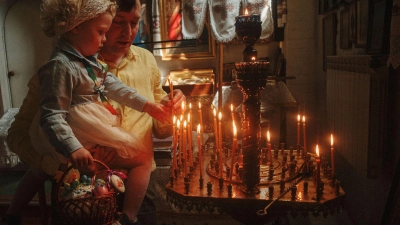 Anlässlich des orthodoxen Osterfests sollen im Ukraine-Krieg die Waffen für eine begrenzte Zeit schweigen. (Archivbild) (Foto: George Ivanchenko/AP/dpa)