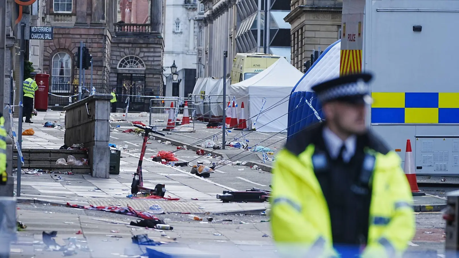 Die Ermittlungen in Liverpool laufen auf Hochtouren. (Foto: Peter Byrne/PA Wire/dpa)