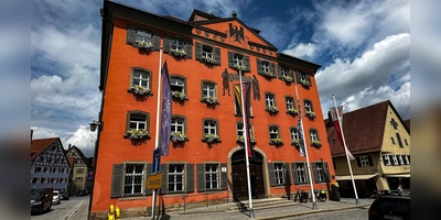 Gewitterstimmung über dem Dinkelsbühler Rathaus: Bürgermeisterin Nora Engelhard, Stellvertreterin des CSU-Oberbürgermeisters Dr. Christoph Hammer, hat die CSU-Fraktion im Stadtrat verlassen. (Foto: Martina Haas)