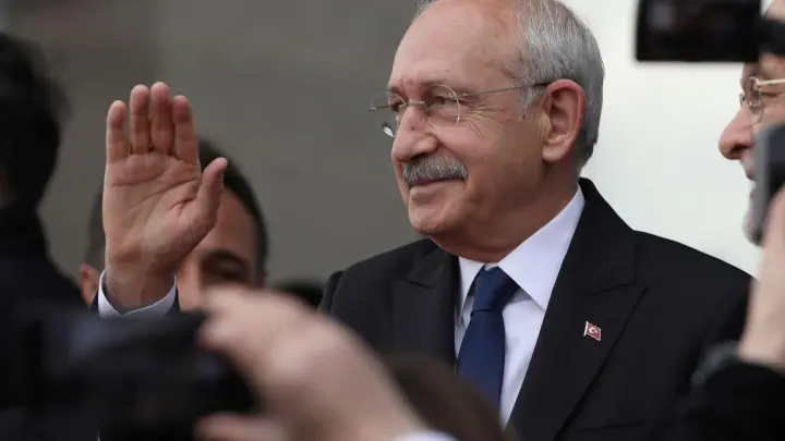 Kemal Kilicdaroglu, Oppositionsführer in der Türkei, tritt bei den im Mai geplanten Präsidentenwahlen gegen Amtsinhaber Erdogan an. (Foto: Burhan Ozbilici/AP/dpa)