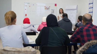 Die sogenannten Erstorientierungskurse für Schutzsuchende hat das Bundesamt für Migration und Flüchtlinge (Bamf) 2017 eingeführt. (Archivfoto) (Foto: Sebastian Kahnert/dpa)