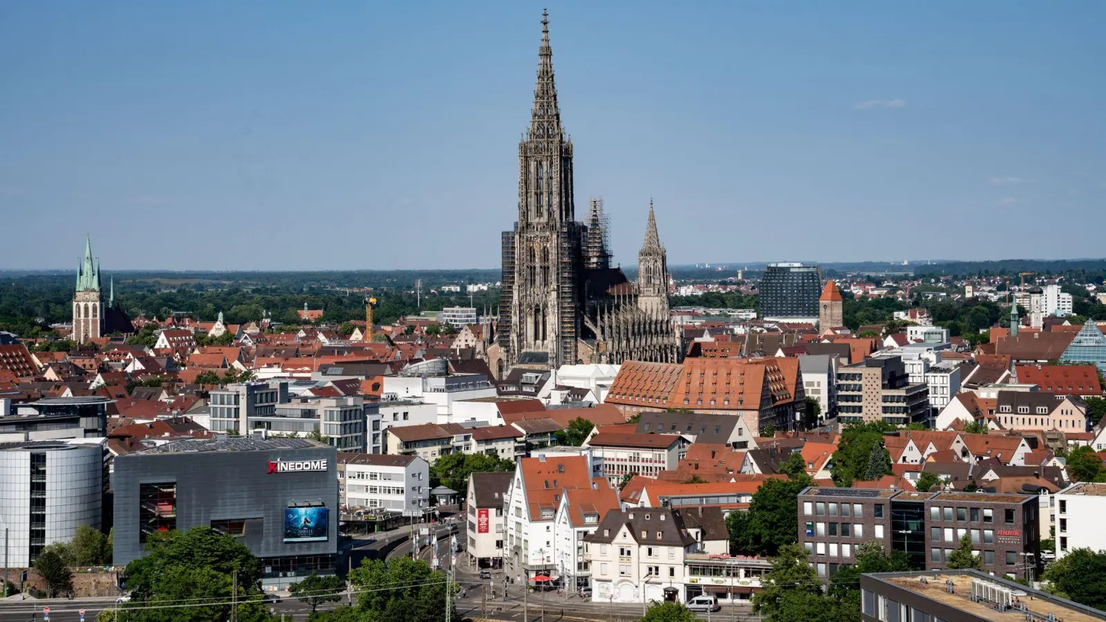Mit einer App sollen die Menschen in Ulm Gestank melden können. (Archivbild)  (Foto: Frank Rumpenhorst/dpa)